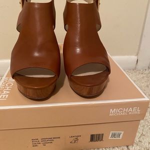 Michael KORS Josephine leather wedge in luggage